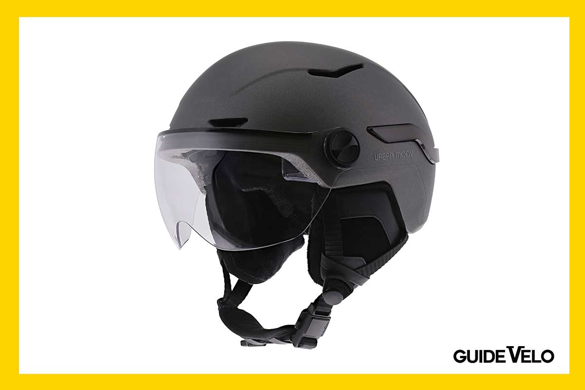 Casque urbain T'nB avec fermeture magnétique Fidlock, caches-oreilles amovibles et design moderne noir