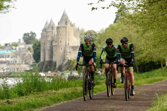 Cyclistes lors de la cyclosportive la brocéliande gravel