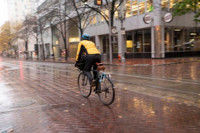 Le pantalon de pluie pour se protéger des intempéries