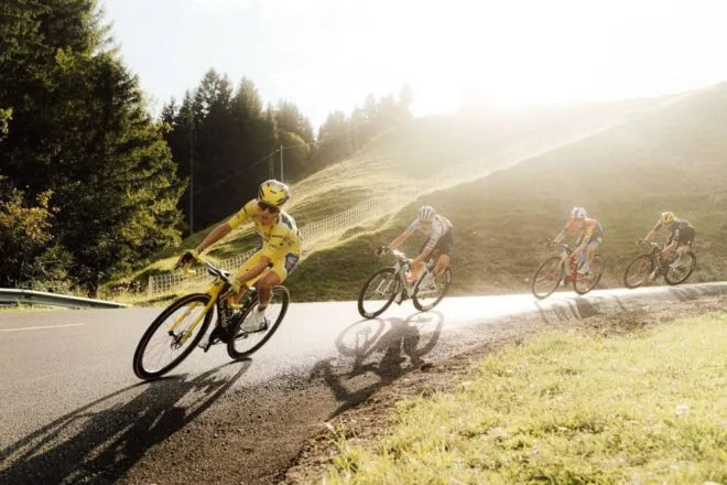 Coureuses lors de l'étape 9 Tour de France Femmes avec Zwift 2025