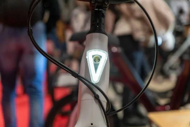 Feu avant Ellipse E2