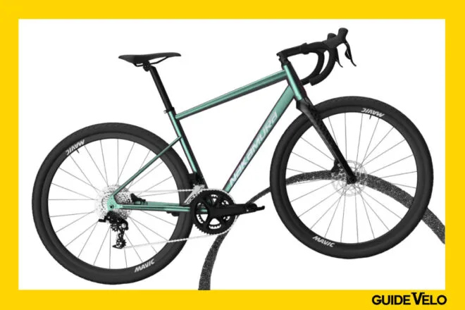 Le vélo gravel Allroad 450 de Nakamura vient clairement au-dessus du 250.