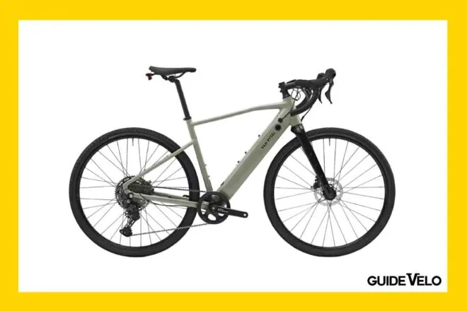 Vélo gravel électrique Decathlon Van Rysel E-GRVL AF Discover coloris kaki, vu de profil sur fond neutre.