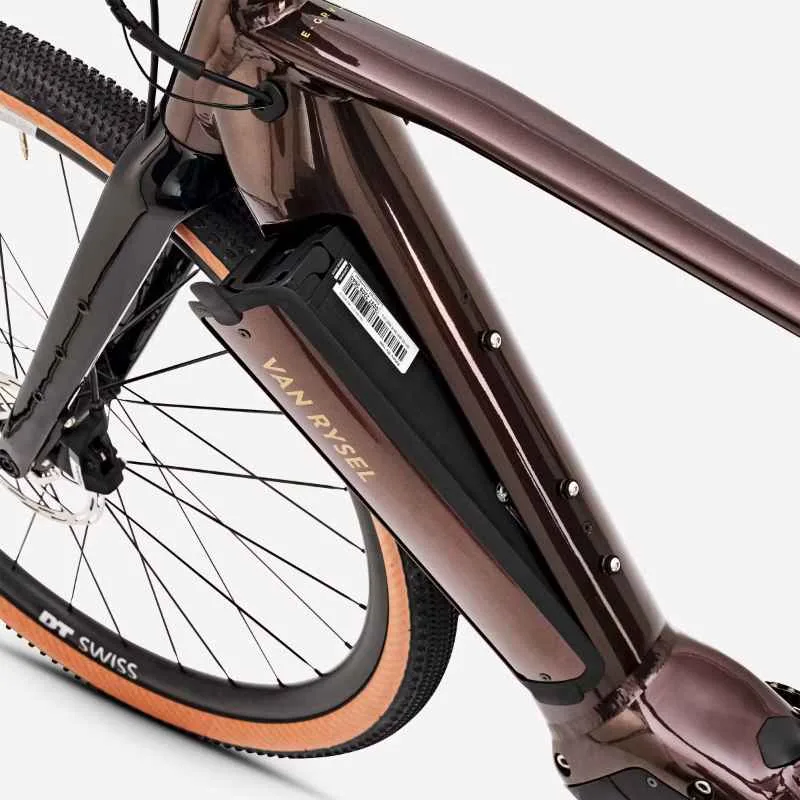 Détail de la batterie intégrée de 500 Wh et du moteur central Brose Drive T Mag sur le vélo gravel électrique Van Rysel E-GRVL AF MD.