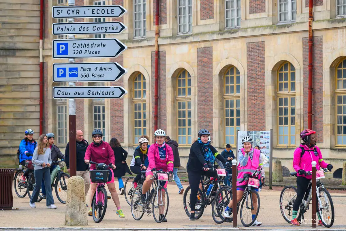 Cyclistes solidaires de la Rando Vélo Rose 2024, unies dans les Yvelines pour Octobre Rose