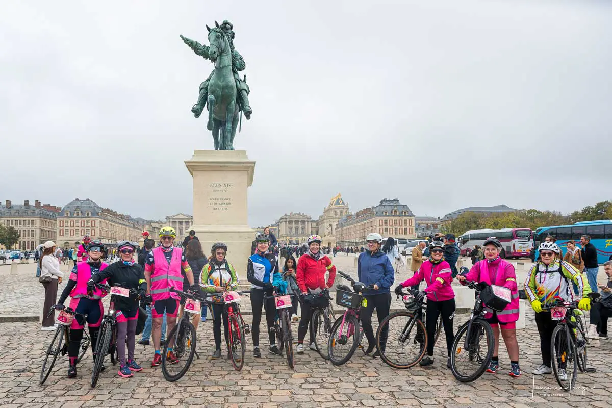 Cyclistes de la Rando Vélo Rose 2024 à Versailles, solidaires contre le cancer du sein