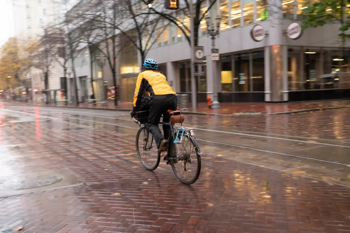Le pantalon de pluie pour se protéger des intempéries