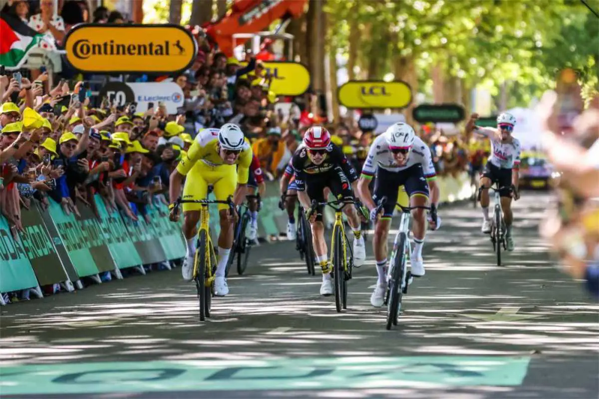 Arrivée de l'étape 4 Tour de France 2025