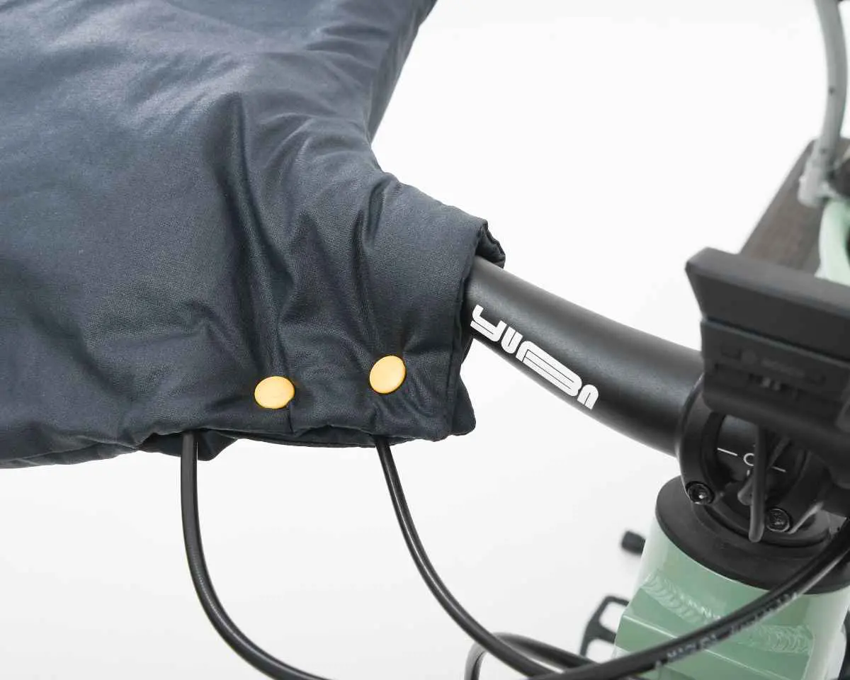 Détail sur les boutons pressions des manchons Yuba x Suzon et Suzette