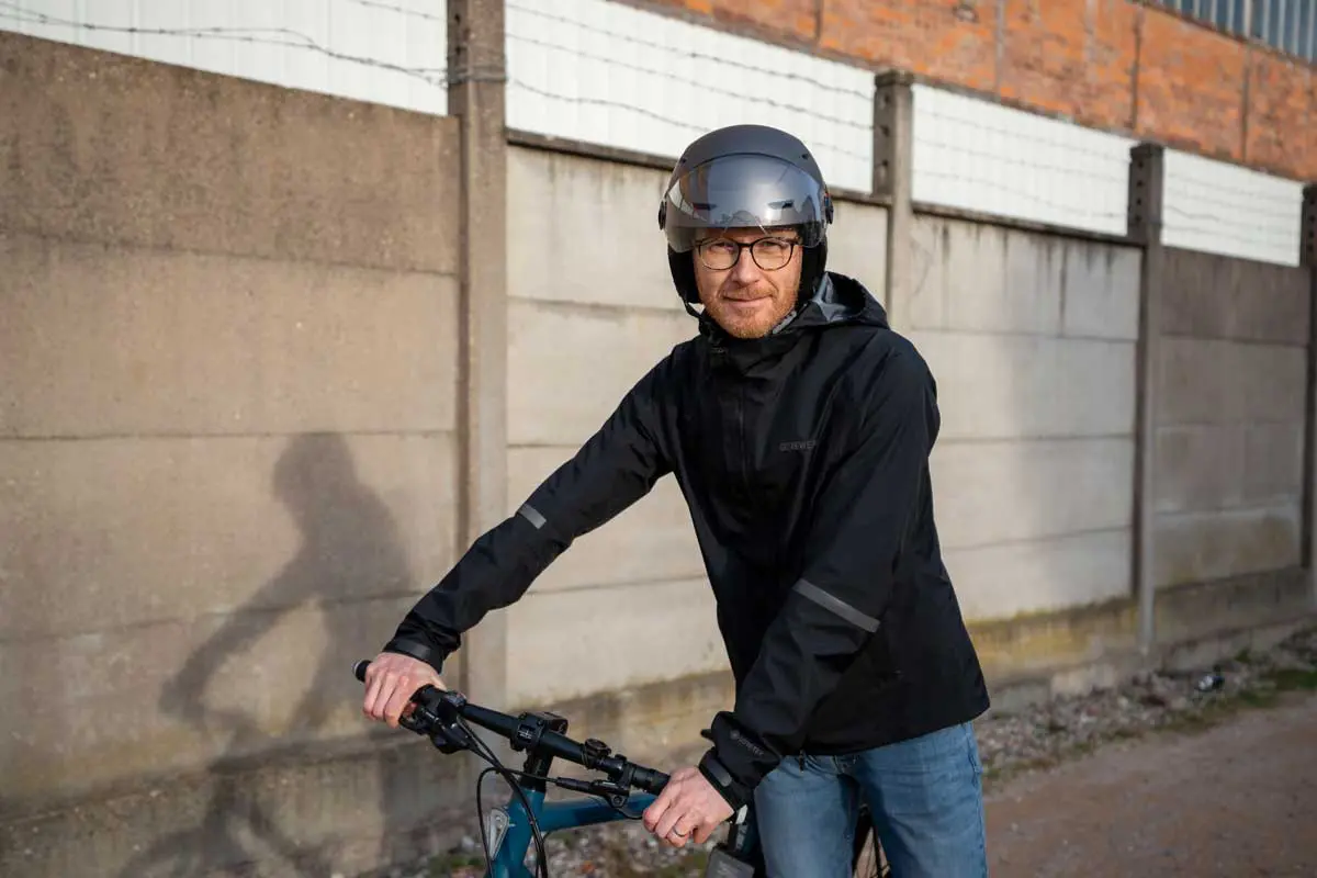 casque vélo led tnb urban moov et veste gorewear lupra 2.0