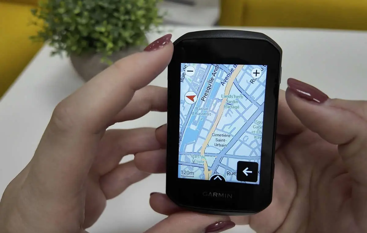 l'écran du garmin edge 850 est ultra lumineux et coloré