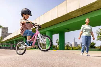 vélo enfant woom GO rose poudré
