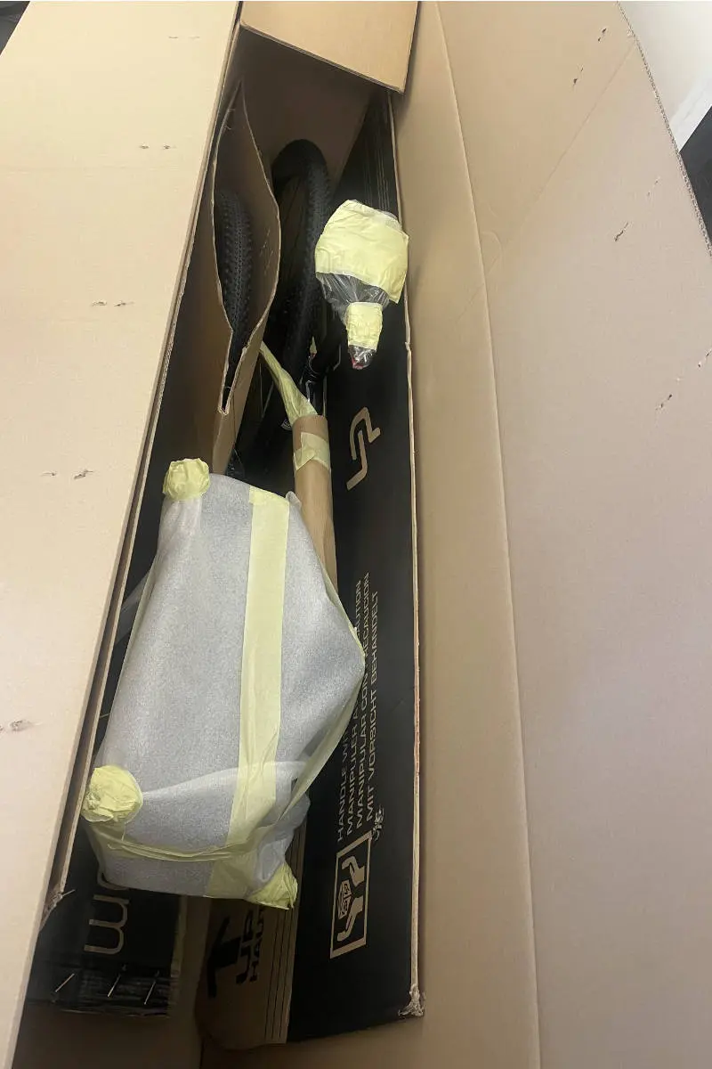 Vélo emballé et quasi monté